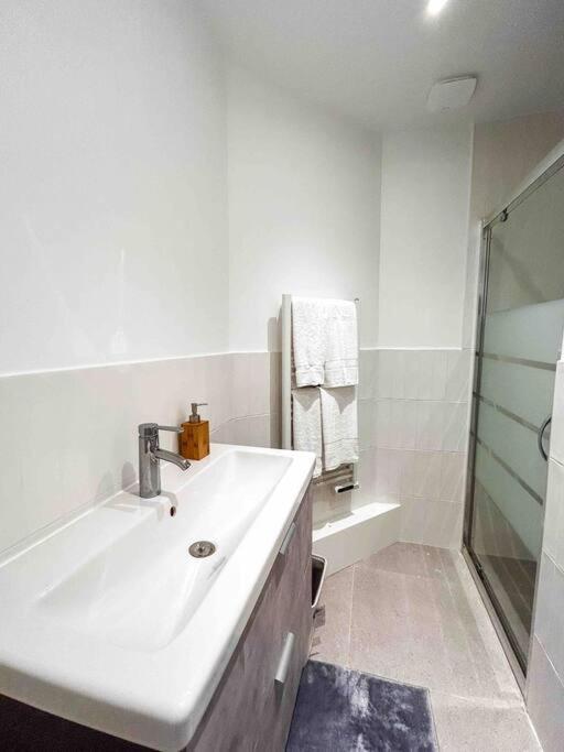 La Vie Est Belle A Montreuil Wi-Fi & Metro 9 Parking Gratuit Apartment Екстериор снимка